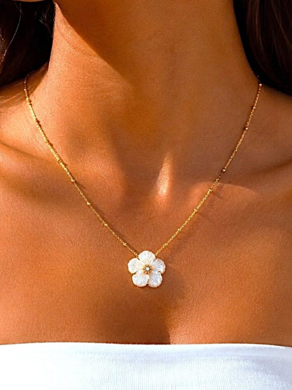 Mother of Pearl Flower Pendant Necklace 18K Gold PVD Hyperallergenic NEW